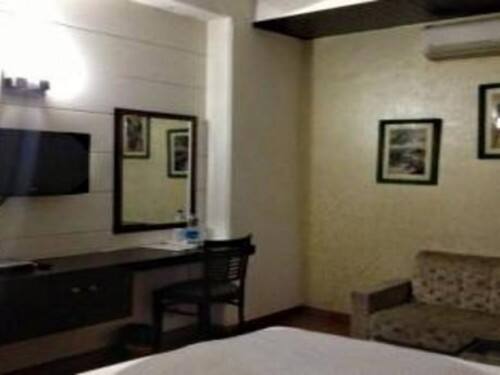 Hotel Rockland Plaza, Gurgaon 4